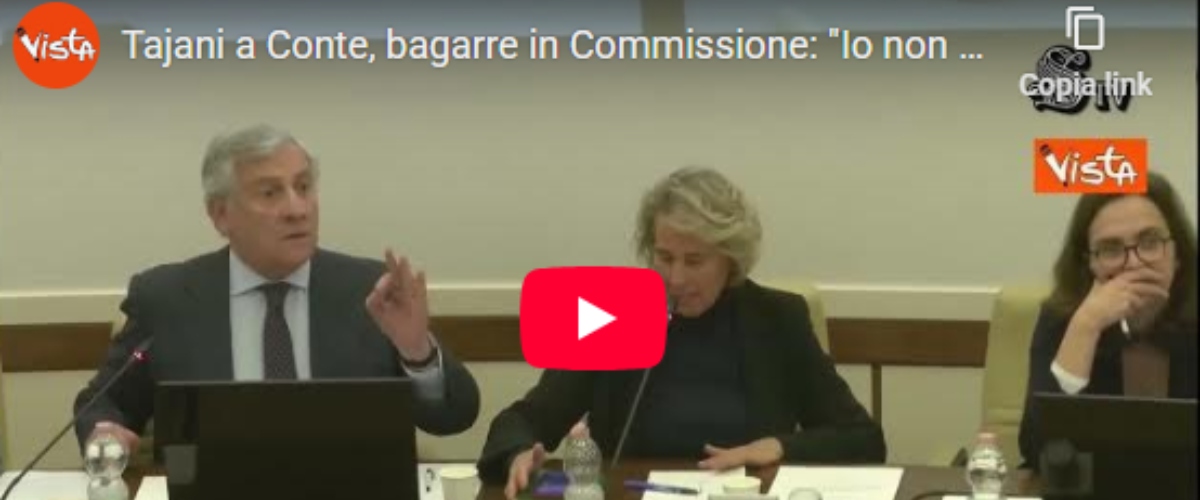 Sinistre con la bava alla bocca. Conte esagera e Tajani lo fa nero: “Io mai andato in ginocchio dalla Merkel” (video)