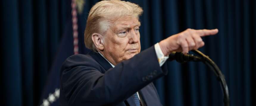 Trump: “Stiamo trattando, ma senza accordo distruggeremo le centrali, i pozzi petroliferi e l’isola di Kharg”