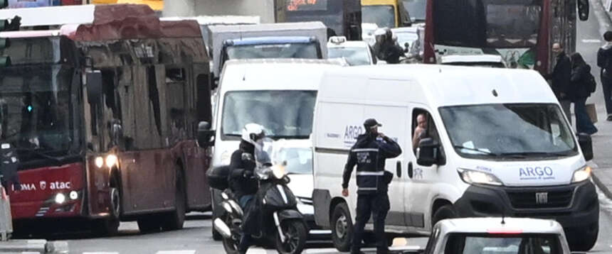 Ecco come sfuggire al traffico di Roma il 25 Aprile: tutti i blocchi, le cerimonie e i cortei previsti