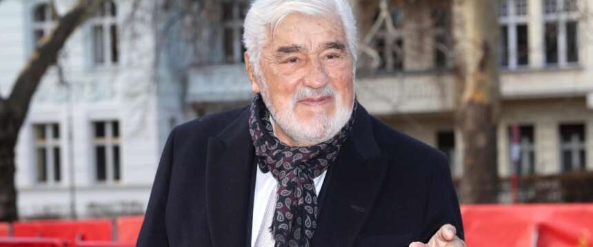 Addio a Mario Adorf, il celebre attore è morto ieri nel suo appartamento a Parigi. Aveva 95 anni