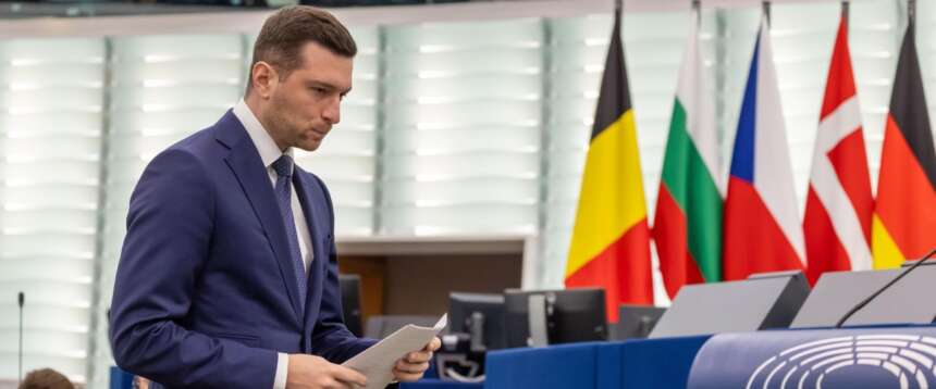 Bardella boccia Macron e lancia l’asse con Meloni: “Cambieremo l’Europa insieme”