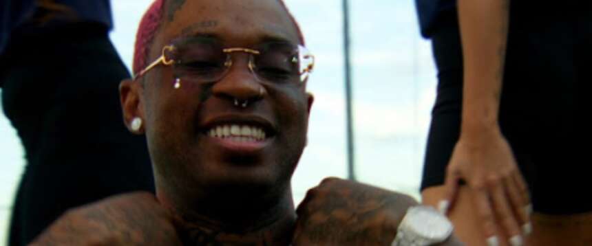 Bello Figo a processo per violenza sessuale su una 15enne: la vicenda risale a un concerto del 2023