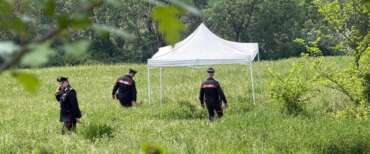 Giallo a Pavia, il cadavere di una ragazza scomparsa da tre giorni trovato in un dirupo. Nessuna ipotesi esclusa