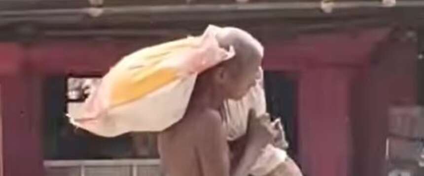 Choc in India: si presenta in banca col cadavere della sorella per sbloccarne il conto