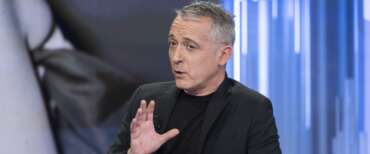 Diaco cambia apertura di BellaMa’: via la sigla, spazio al viaggio del Papa: “Ha bisogno del nostro sostegno”