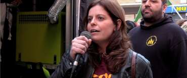 Il caso dell’assistente di Salis con precedenti penali è un problema politico? Cosa dice il sondaggio del Secolo