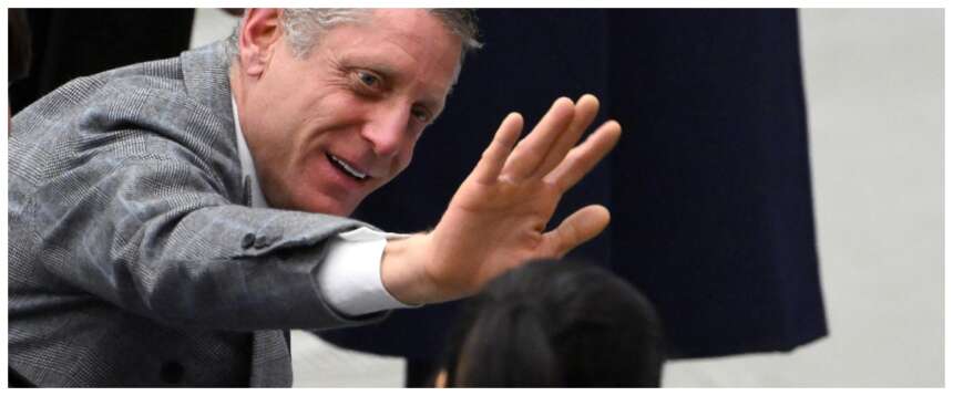 Lapo Elkann saluta l’Italia e trasloca in Svizzera per paura della guerra: “Mi sento più sicuro”