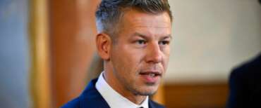 Magyar alla sua prima intervista da leader ungherese alla tv di stato gela avversari e sinistra italiana di Schlein e Fratoianni