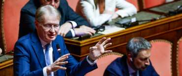 Rimpatri volontari e compensi per gli avvocati, la norma di FdI spiegata bene. Malan: “Polemiche incomprensibili”