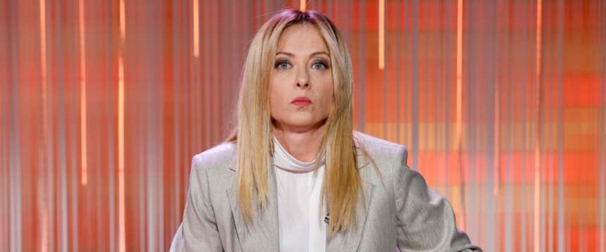 Manifesti contro Giorgia Meloni ad Anagni, identificati e denunciati gli autori