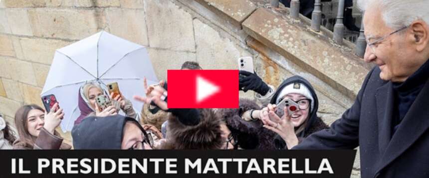 Inno d’Italia e cori di giubilo per Mattarella: gli studenti italiani portano il patriottismo a Praga (video)