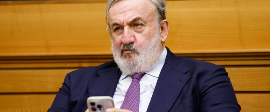 A rischio le consulenze di Emiliano con la Regione Puglia, scatta il piano B: un seggio alla Camera