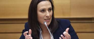 Migranti, blitz di FdI nei Cpr in Albania. Kelany annuncia la svolta: “I prossimi hotspot in Africa”