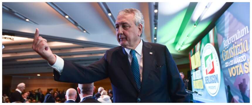 Forza Italia, cambia il capogruppo alla Camera. Barelli ai Berlusconi: “I partiti si guidano dall’interno”