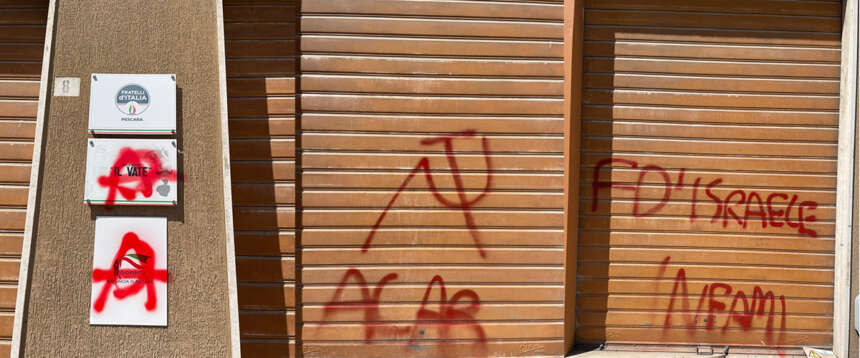 Pescara, i “partigiani” della libertà vandalizzano la sede di FdI: insulti e scritte antisemite