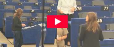 Sardone fa una domanda a Ilaria Salis all’Europarlamento, ma lei rifiuta e “sfugge” al confronto (video)