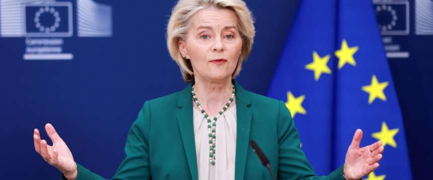 Ursula annuncia il Green pass Ue per accedere ai social: “Dobbiamo proteggere i nostri bambini”