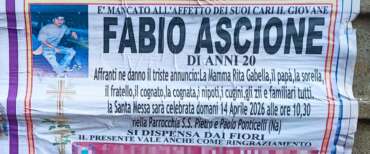 Omicidio Ascione, svolta a Napoli: fermati un 23enne e un minorenne. Oggi i funerali