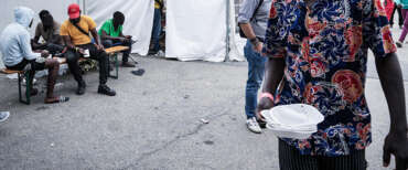 Dichiararsi gay, sieropositivi e depressi per ottenere asilo: scoperta l’ultima “truffa” sui migranti