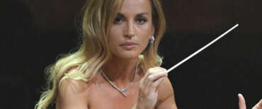 La rabbia di Beatrice Venezi: “Bullizzata dagli orchestrali: io giovane donna, in Italia è un handicap”