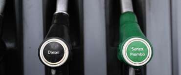 Prezzi medi dei carburanti in calo, FdI: “Il richiamo di Meloni alle compagnie sta dando i suoi frutti”