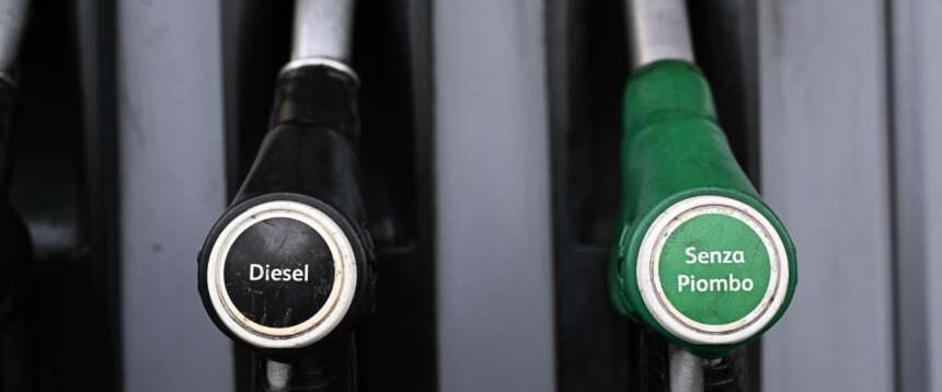 Prezzi medi dei carburanti in calo, FdI: “Il richiamo di Meloni alle compagnie sta dando i suoi frutti”