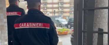Femminicidio-suicidio a Bisceglie, getta la moglie dal balcone e si lascia andare nel vuoto. La coppia è morta sul colpo