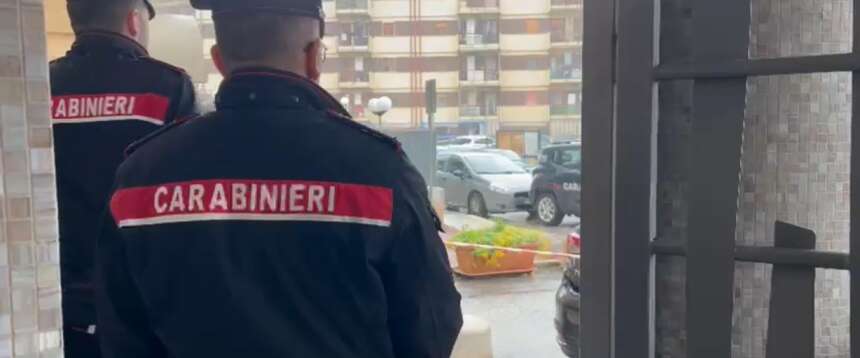 Femminicidio-suicidio a Bisceglie, getta la moglie dal balcone e si lascia andare nel vuoto. La coppia è morta sul colpo