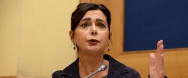 Crisi di nervi della Boldrini, sospesa per la sceneggiata contro la remigrazione. Parte la solita lagna sui fascisti