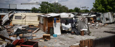 Definisce la casa della vicina “un campo Rom” e pubblica le foto: denunciata per diffamazione