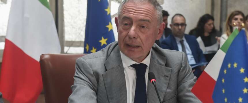 Caro carburanti, Urso stana i “furbetti del barile”, lancia il monito e indice un tavolo di confronto coi giganti del petrolio