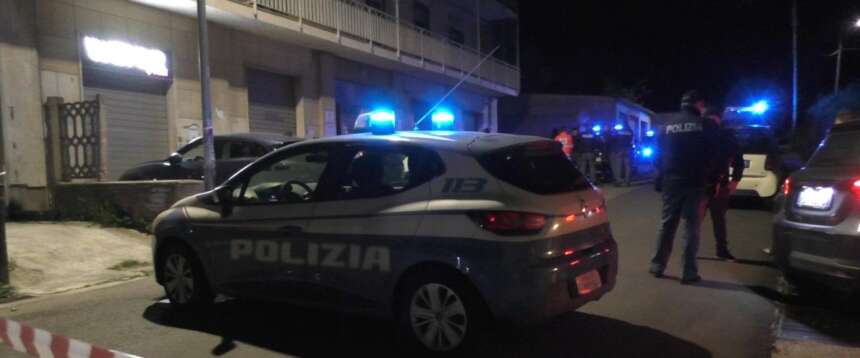 Tragedia a Catanzaro: si lancia dal terzo piano con i sui tre figli. Morti la madre e due bimbi