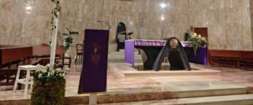 Ancona, maranza che spacciano sul sagrato, l’Sos del parroco a sindaco e prefetto: “Si ubriacano, fanno a botte. Ora basta”