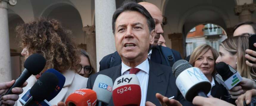 Covid, Giuseppe Conte fa la vittima in tv ma fugge con un trucchetto dalla Commissione