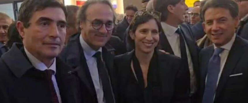 Schlein va a fare la claque al Conte “scrittore”. Il quartetto “Cetra” della politica si fa la foto “sfigata”