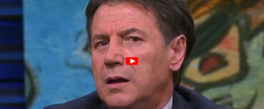 I tre secondi di panico negli occhi di Conte: “Se Schlein vince le primarie, lei poi la vota?” (video)