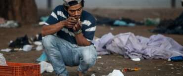 Torino come Bologna? Torino come Bologna, pipette sterili gratis per il crack: la proposta del Comune, il muro di FdI