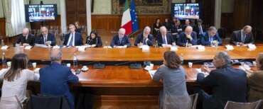 Crans-Montana, Mantovano incontra i familiari delle vittime. Il governo chiederà di essere parte civile