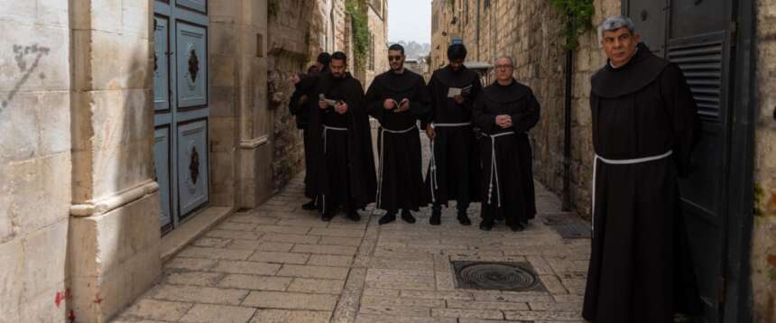 Messe annullate e riti brevi in Medio Oriente: così i cristiani si preparano alla Pasqua in tempo di guerra