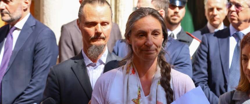 Famiglia nel bosco, mamma Catherine potrà riabbracciare i figli dopo 25 giorni