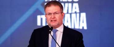 “I fatti sono semplici: non sono indagato e non compaio nell’inchiesta” Fidanza smentisce Report (video)