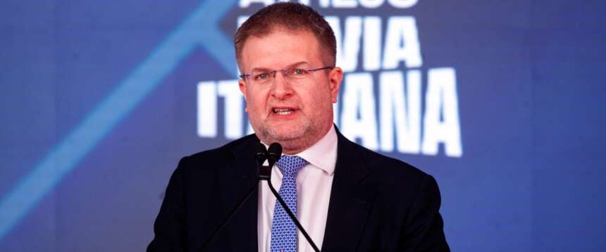 “I fatti sono semplici: non sono indagato e non compaio nell’inchiesta” Fidanza smentisce Report (video)