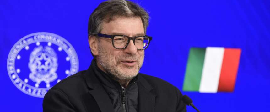 “Riduzione delle accise fino al 1° maggio”: Giorgetti annuncia il decreto da 500 milioni