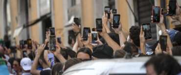 La lotteria dell’informazione: i giovani leggono le notizie scelte dall’algoritmo, non da loro