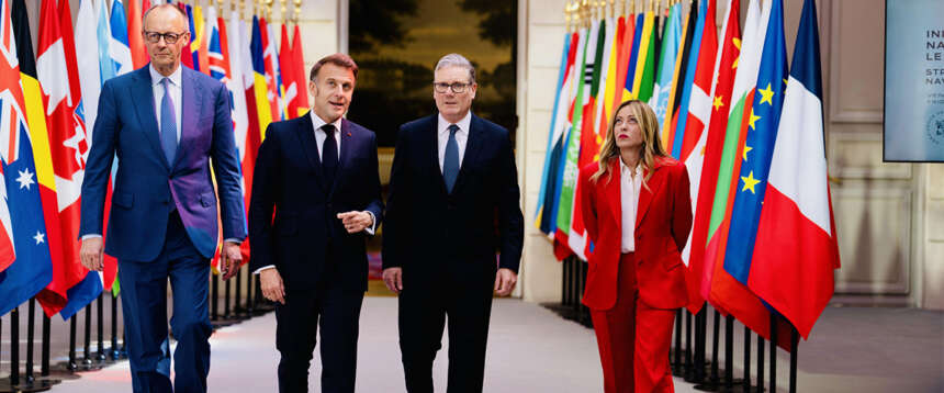 Macron accoglie Meloni e Starmer all’Eliseo, una trentina di Paesi al summit su Hormuz
