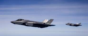 L’Iran annucia l’abbattimento di un caccia Usa: “Morto il pilota”. Trump lancia l’operazione “uranio”