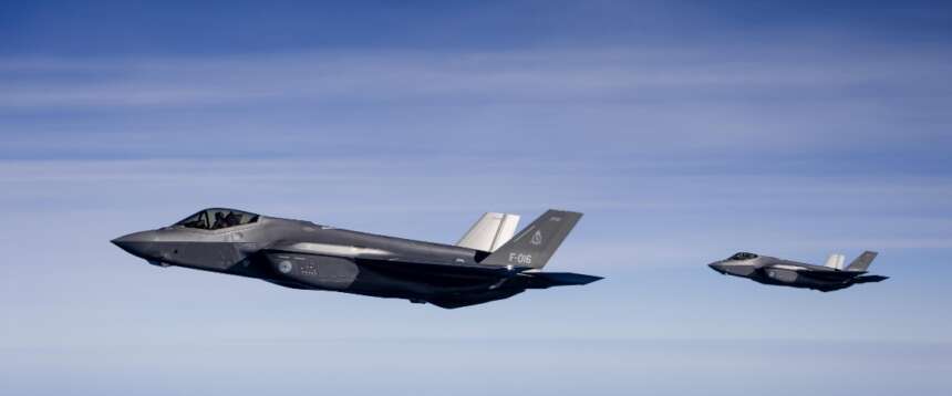 L’Iran annucia l’abbattimento di un caccia Usa: “Morto il pilota”. Trump lancia l’operazione “uranio”