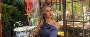 I genitori vanno a Roma per festeggiare la laurea della figlia: lei non ha fatto gli esami e si suicida