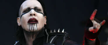 Marilyn Manson, l’anti-Cristo della musica, spaventa le suore: “Non possiamo accoglierlo, ordini dall’alto”