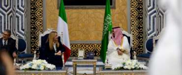 Meloni in Qatar incontra Al Thani: energia e crisi nel Golfo al centro della missione